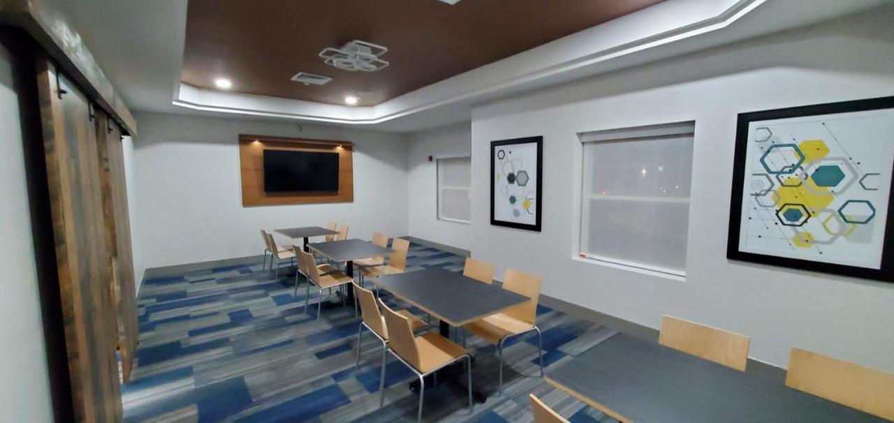 Holiday Inn Express & Suites Williamsburg By Ihg Εξωτερικό φωτογραφία