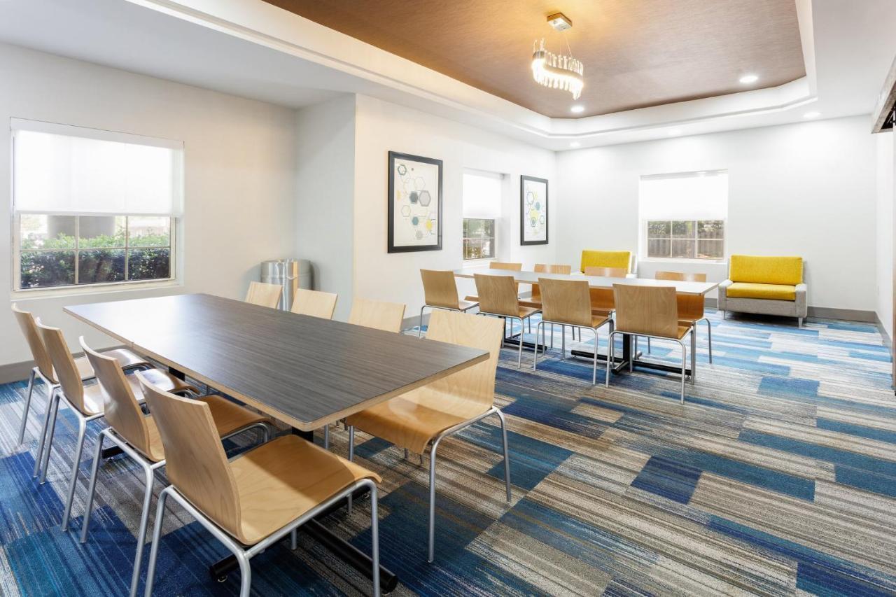 Holiday Inn Express & Suites Williamsburg By Ihg Εξωτερικό φωτογραφία